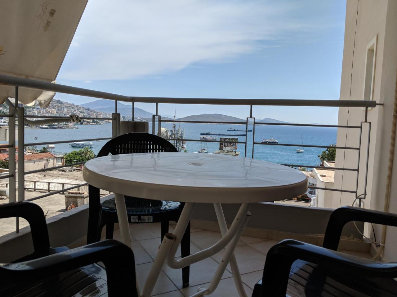 Seafront Apartment Sarandë エクステリア 写真